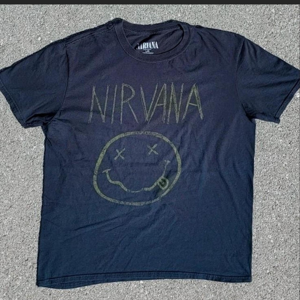 Nirvana Smiley Face Graphic T-Shirt Black Short Sleeve Size Large 2015 Reprint